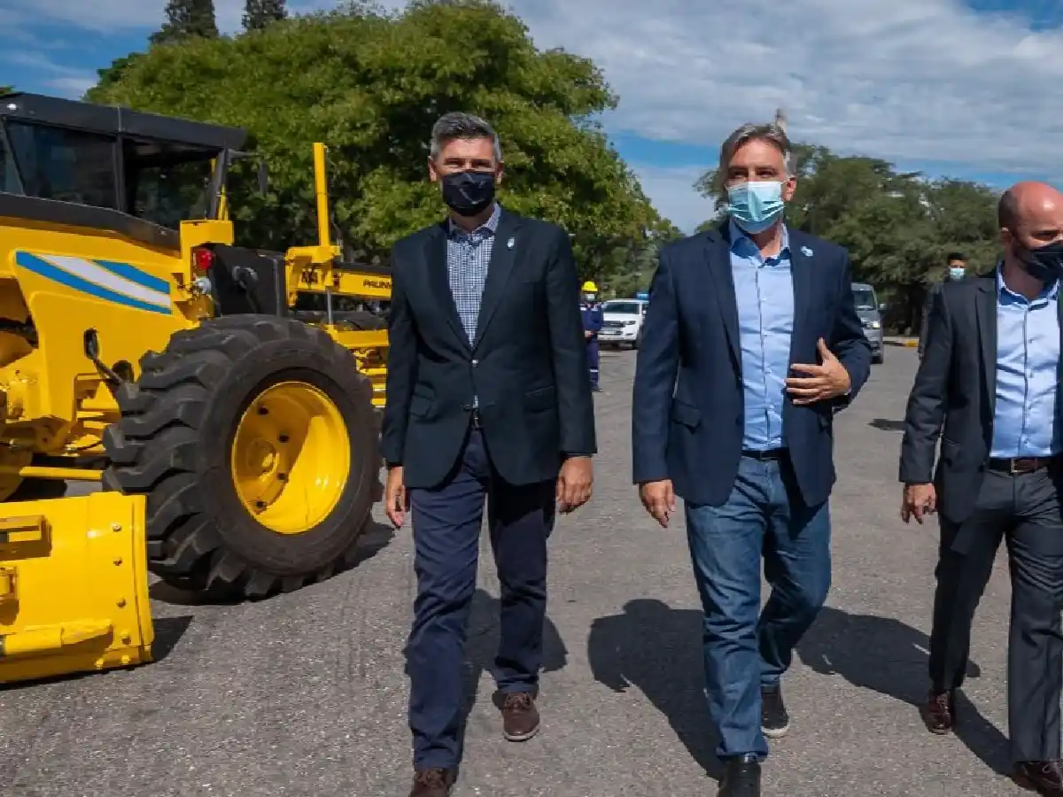 Ciudad de Córdoba: presentaron  10 nuevas motoniveladoras para  el mantenimiento de calles de tierra  