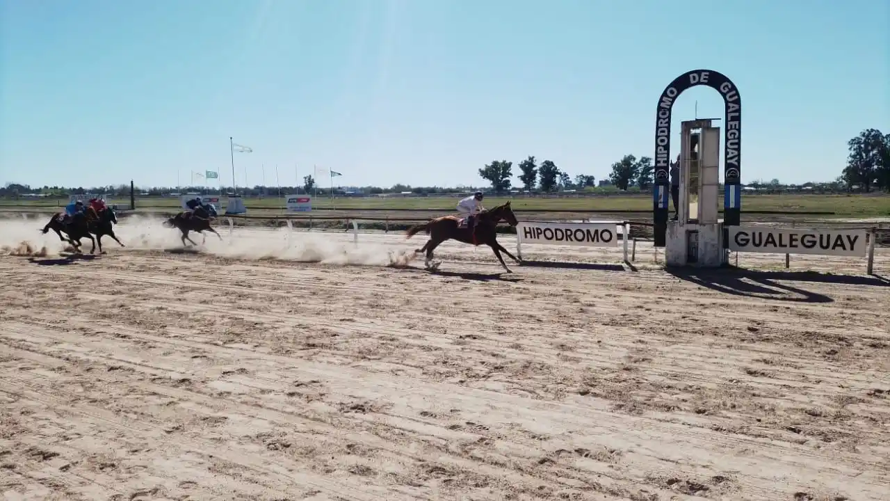 Gran jornada hípica en Gualeguay: 13 carreras y un hipódromo colmado