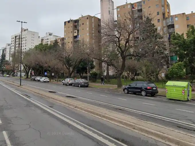 Balearon a un joven durante un robo en barrio Latinoamérica.
