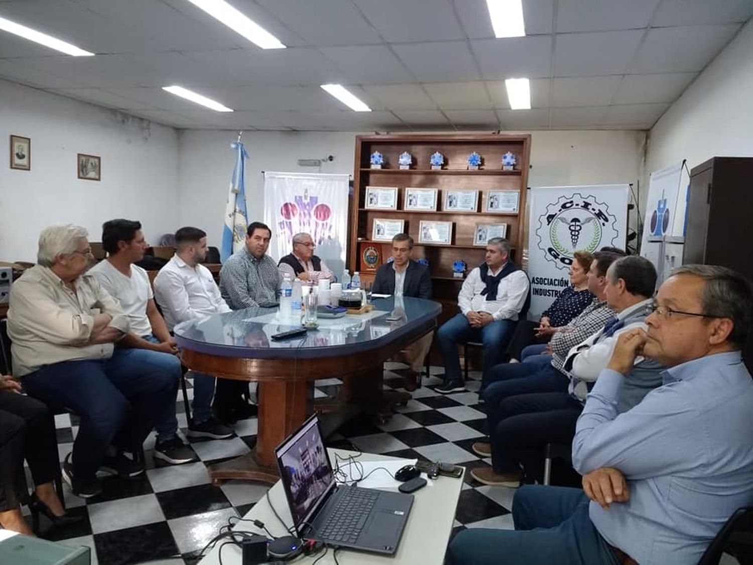 Vallejos se reunió con empresarios correntinos y directivos de LADE