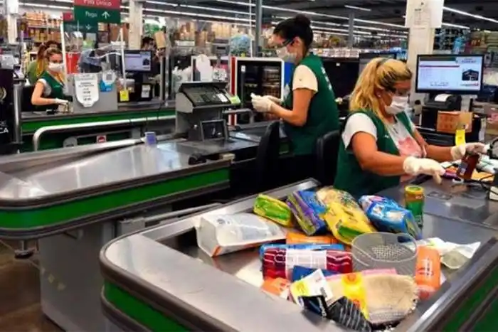 Comercio acordó un aumento salarial de casi un 60 %