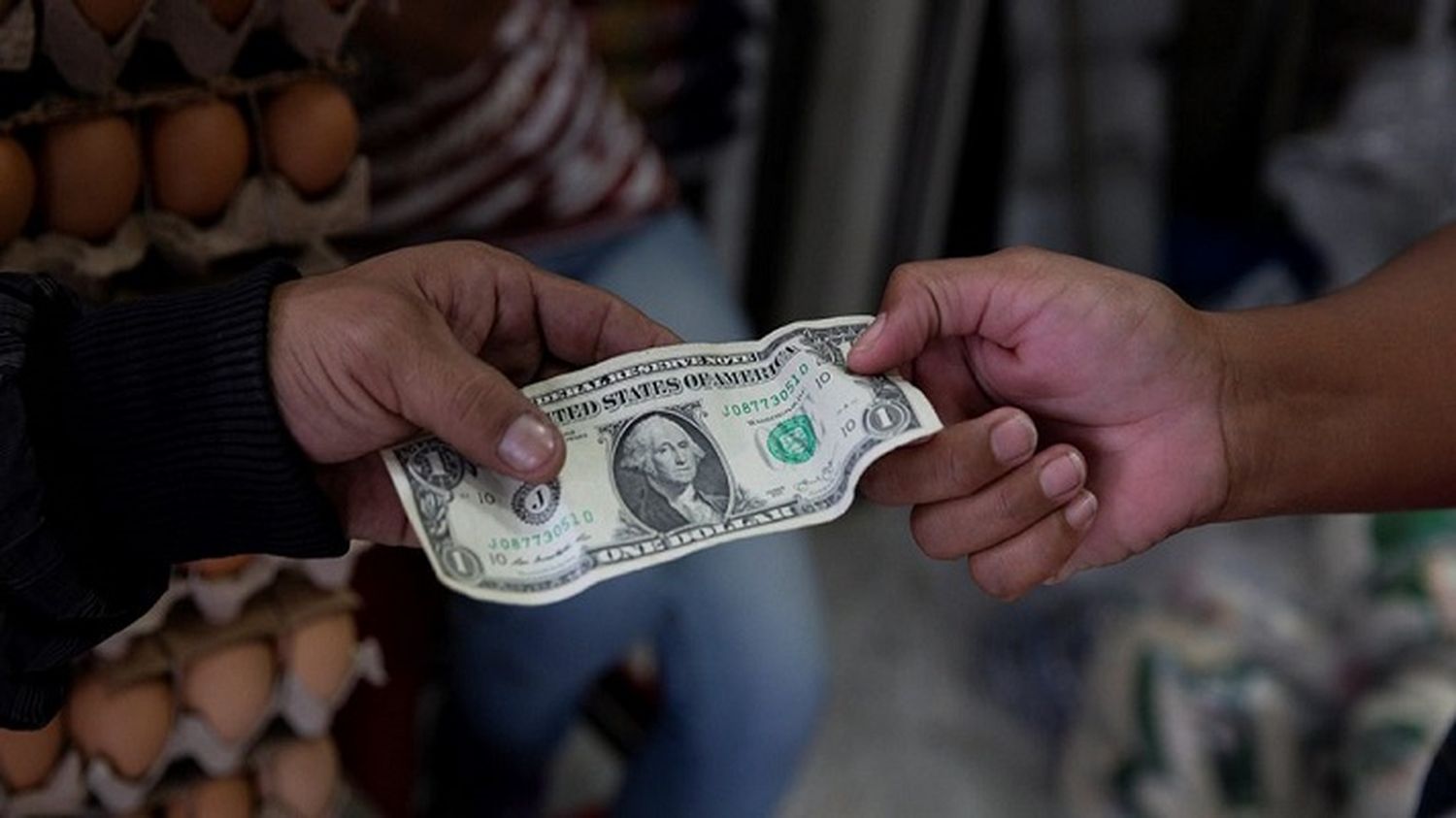 DOLARIZACIÓN: el «enemigo» que terminó por ganar la batalla contra la revolución