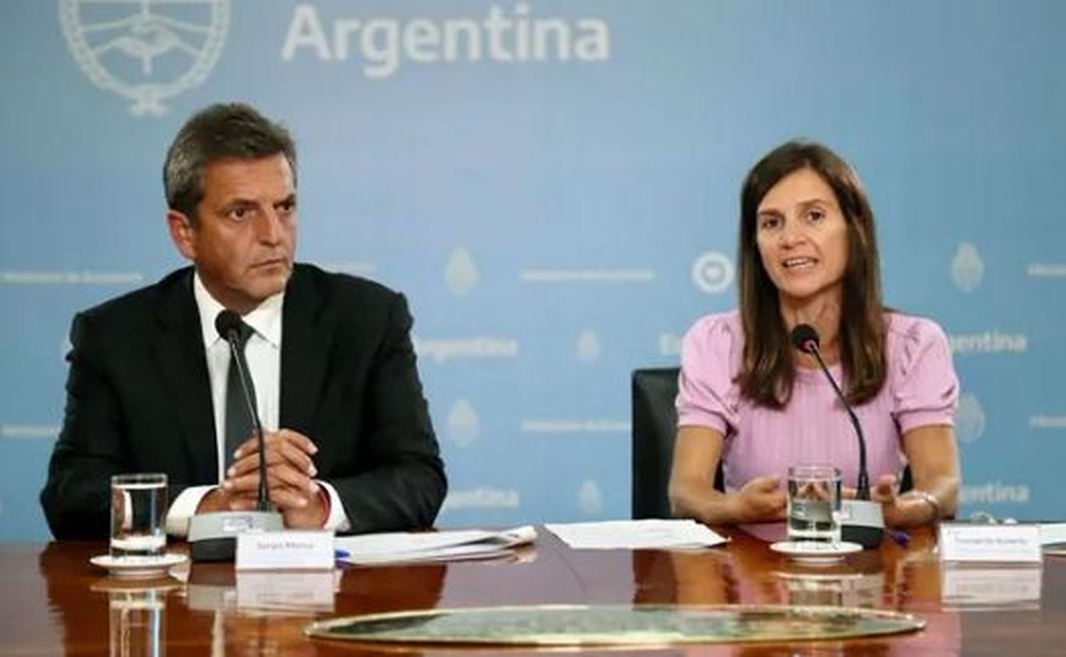 Sergio Massa y Fernanda Raverta anunciaron aumento y bonos de refuerzo para los jubilados