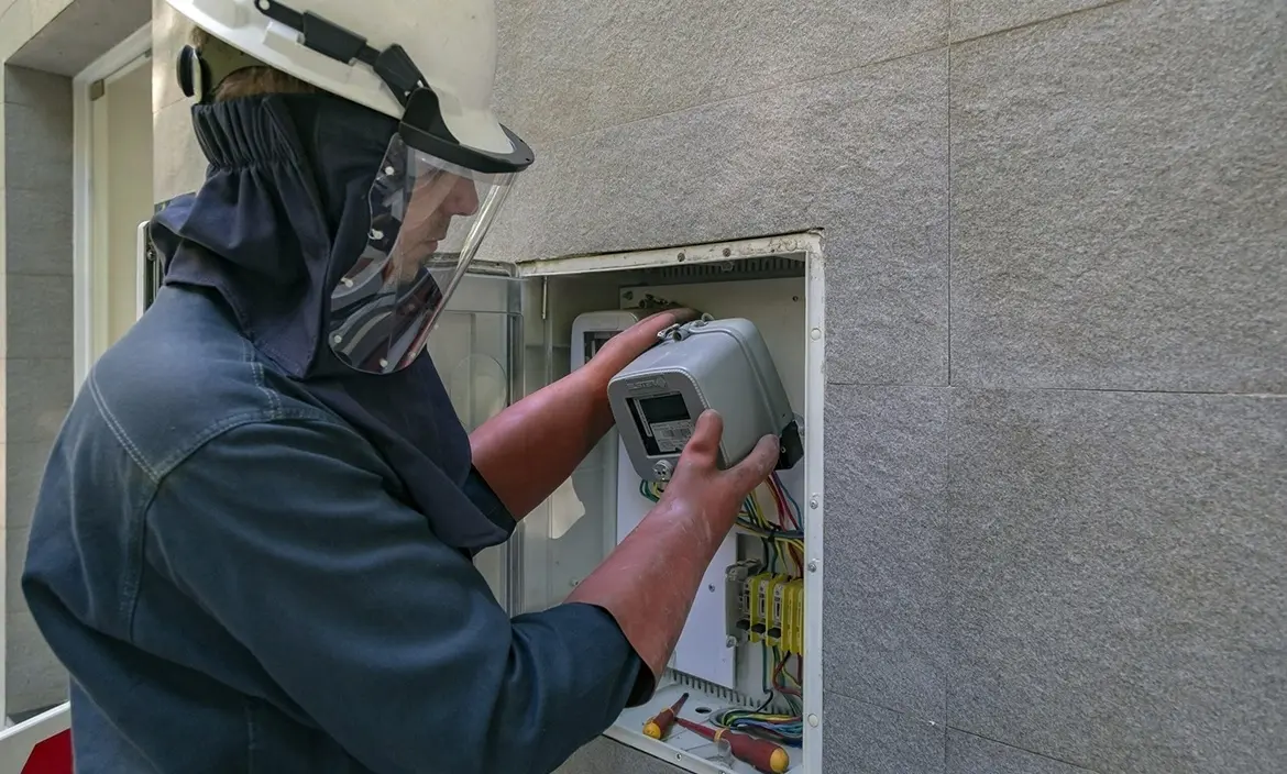 Ante subas desproporcionadas en boletas de luz y gas, piden revisar los medidores