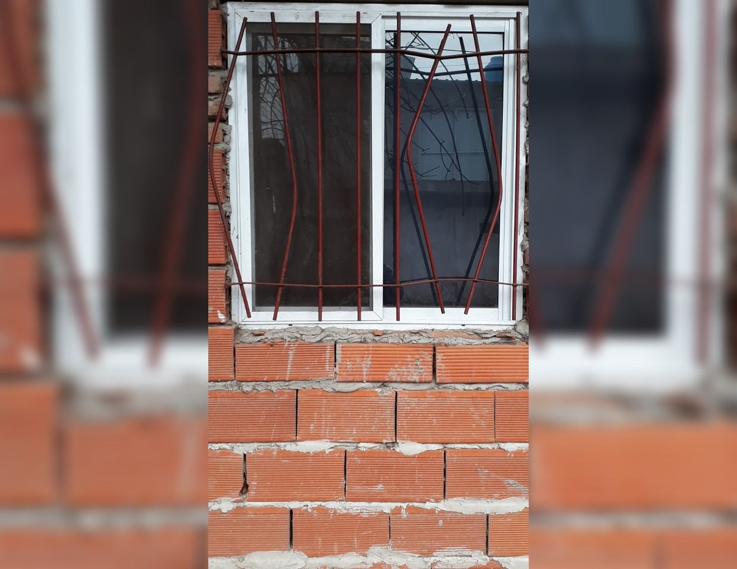Forzaron la reja de una vivienda y entraron a robar