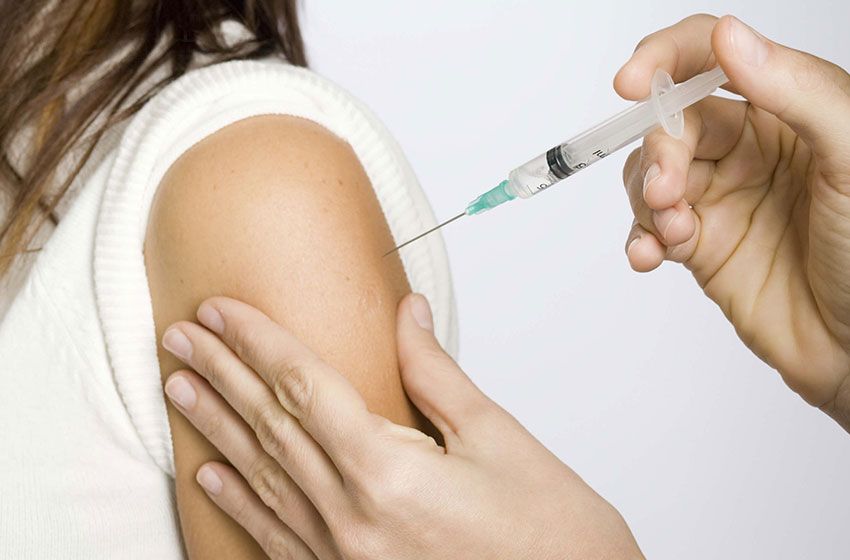 En algunas regiones de Italia comenzarán a vacunar a mayores de 12 años contra el coronavirus
