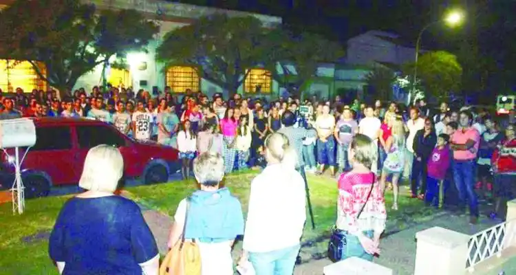 Tras la polémica,  abrió el Bachillerato  de Santa Lucía