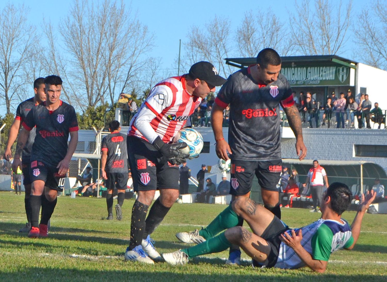 Barrio Norte no pudo con Centro Bancario en el partido de "ida". Fue empate en un gol por bando y hoy se espera una multitud en el estadio Alberto "Pocha" Badaracco