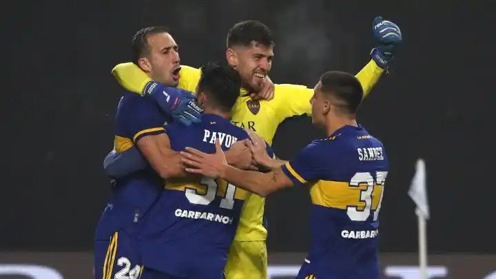 Boca eliminó a Patronato por penales y es el primer semifinalista