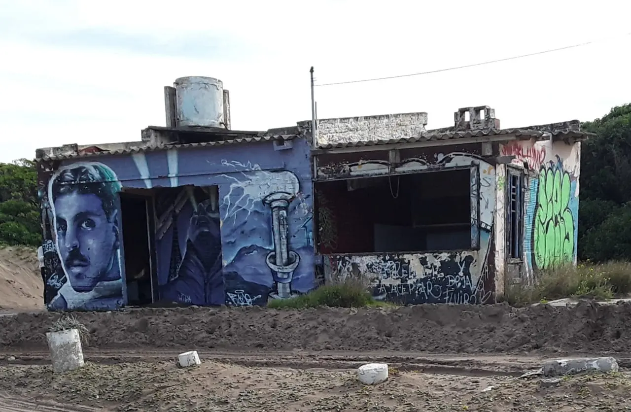 Ruinas en un paseo