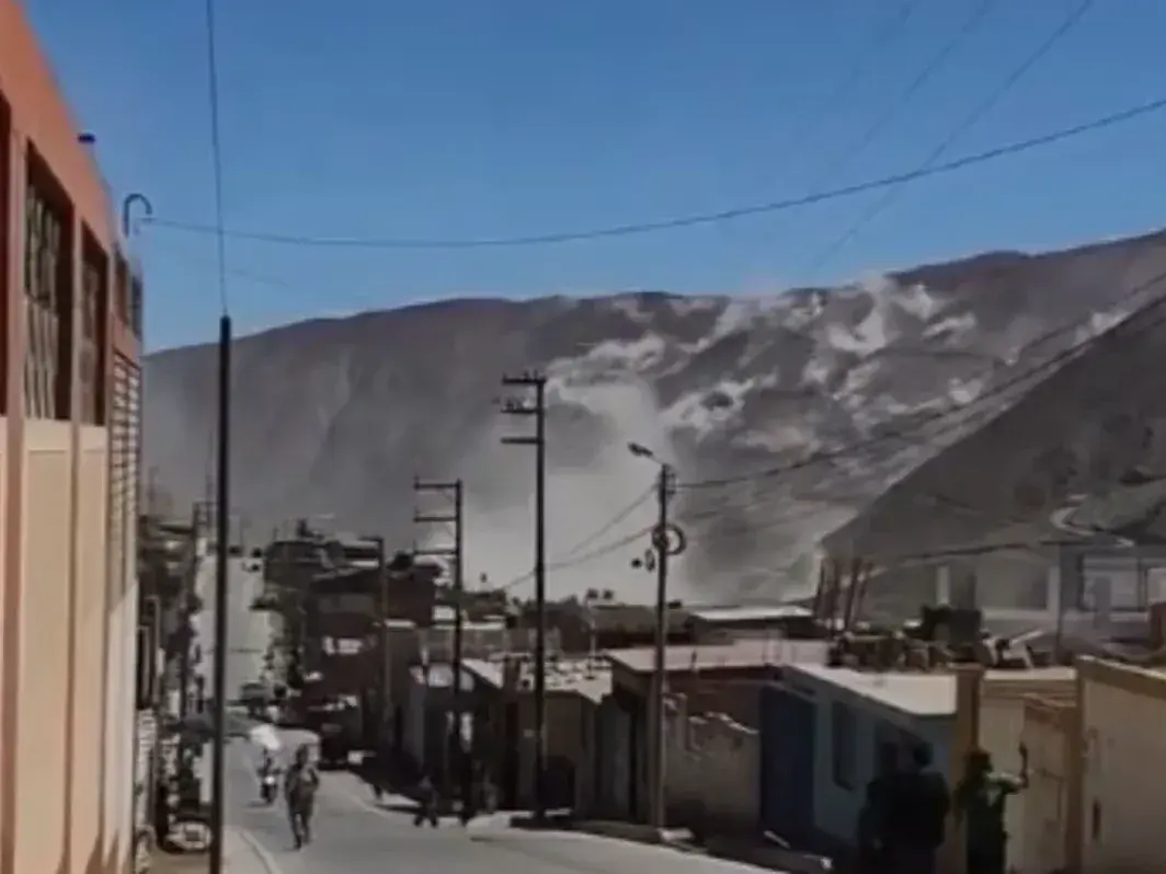 Un fuerte sismo de 7,2 sacudió el sur de Perú y provocó deslizamientos de tierra