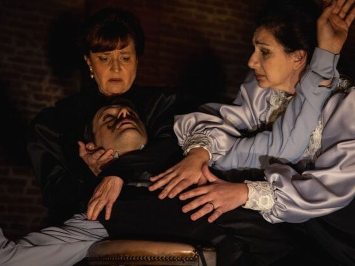 "Teatro de alto vuelo: 'Neva' cautivó al público en Liebre de Marzo"