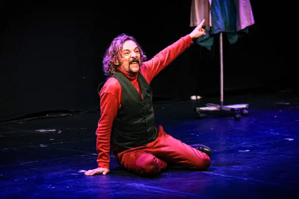 El reconocido actor Fabián Vena ofrecerá la obra “Quién soy yo” en el Brazzola