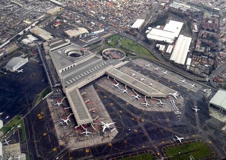 México: por el incidente en el AICM, el gobierno destituyó al director de Servicios a la Navegación