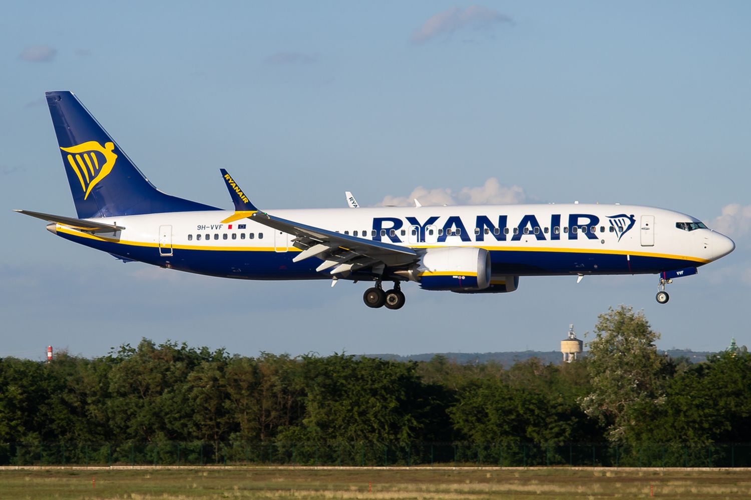 Ryanair launches 10 routes from Milan-Malpensa and calls to abolish municipal tax at all Italian airports