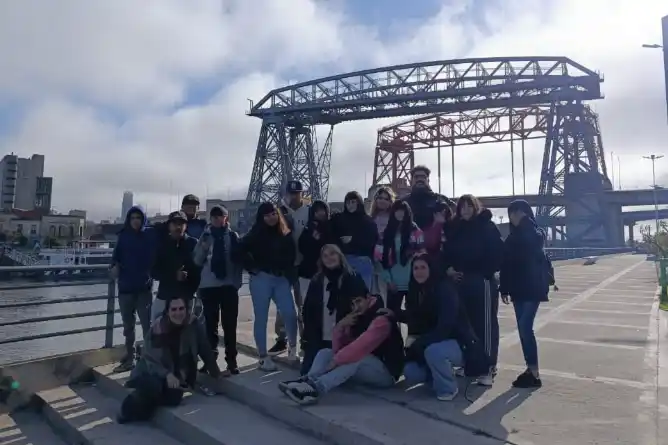 Jóvenes del Programa Envión San Cayetano impulsan un proyecto de muralismo en su barrio