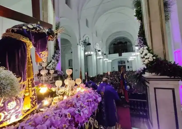 EN IMÁGENES: con devoción, caraqueños se rindieron ante el Nazareno de San Pablo