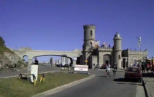 MAR DEL PLATA: Recorridos por los monumentos históricos