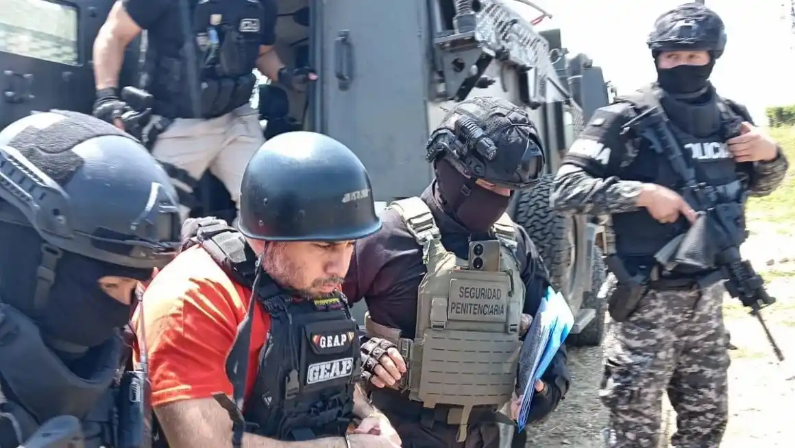 Lo acusan de liderar una red de tráfico internacional de drogas y armas.