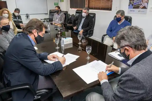 Enersa firmó un acuerdo para desarrollar un proyecto de telecomunicaciones en toda la provincia
