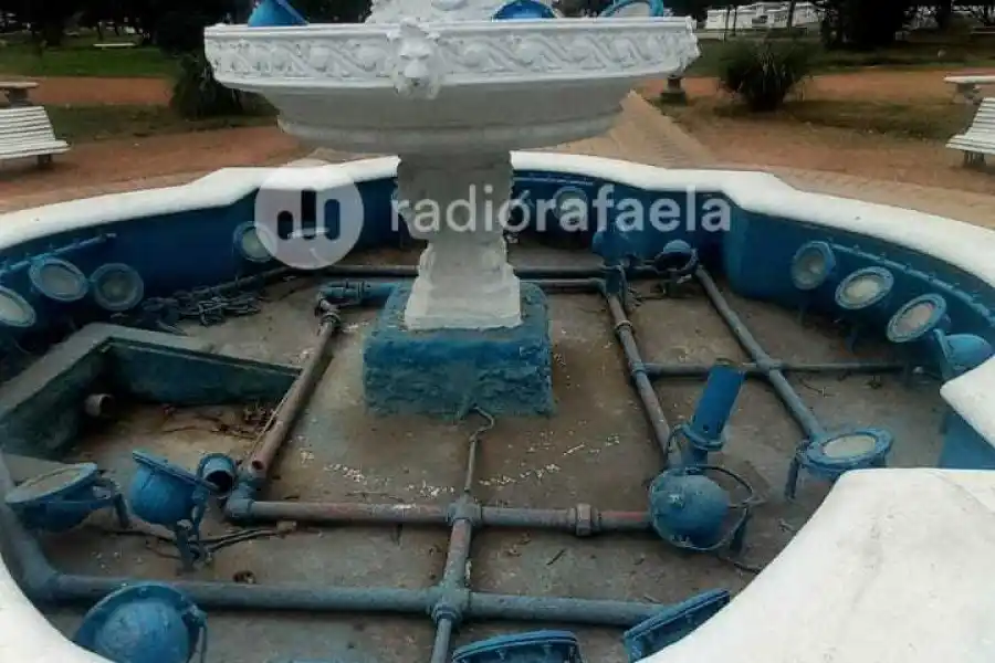 La emblemática fuente en estado de abandono