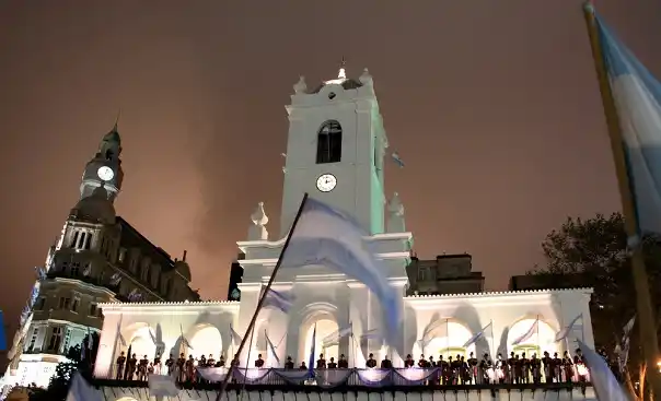“El Pueblo quiere saber de qué se trata”