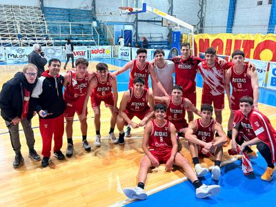 Atenas aplastó a domicilio a Argentino en el cierre de la doble fecha