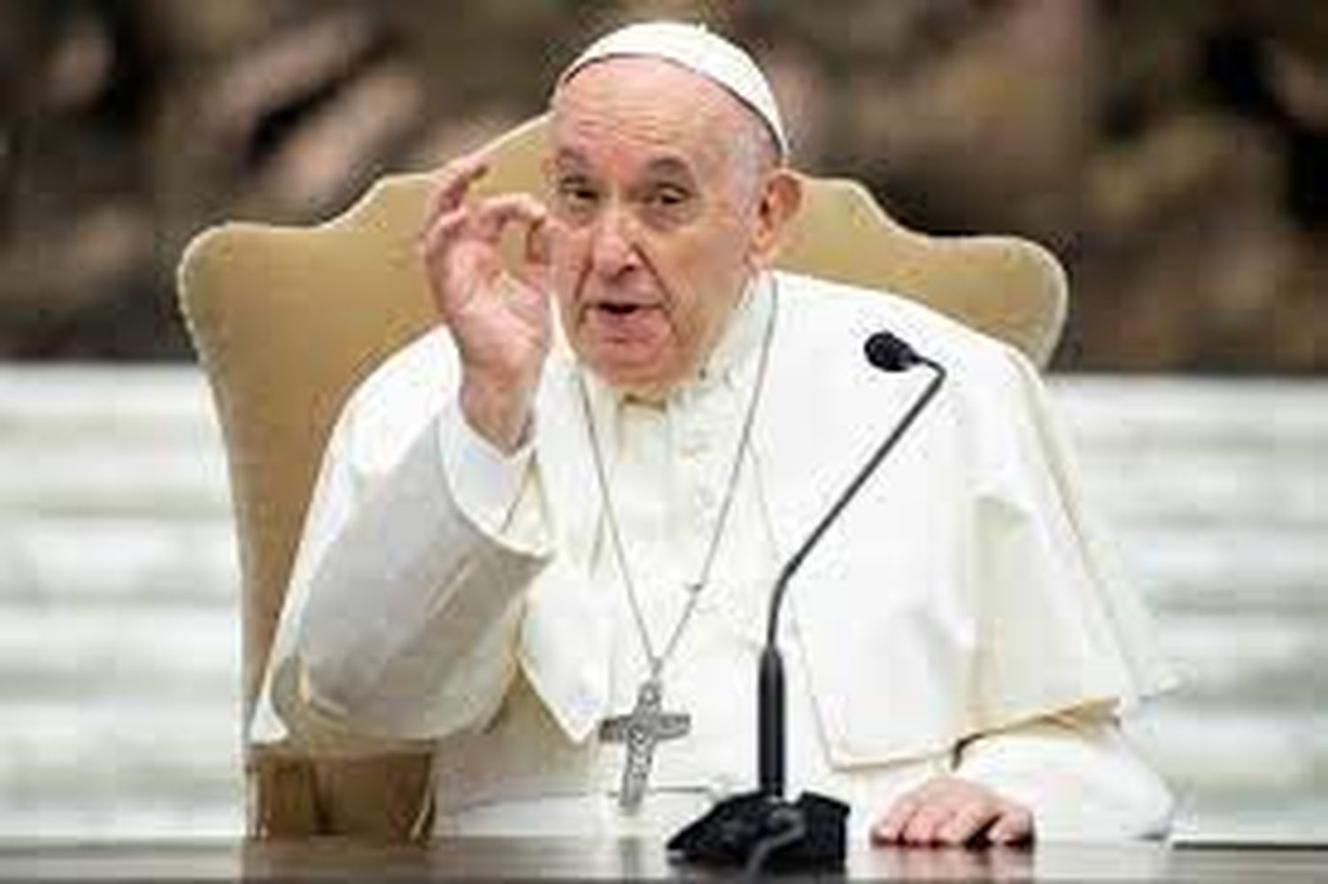 Papa Francisco asegura que “Ser homosexual no es un delito”