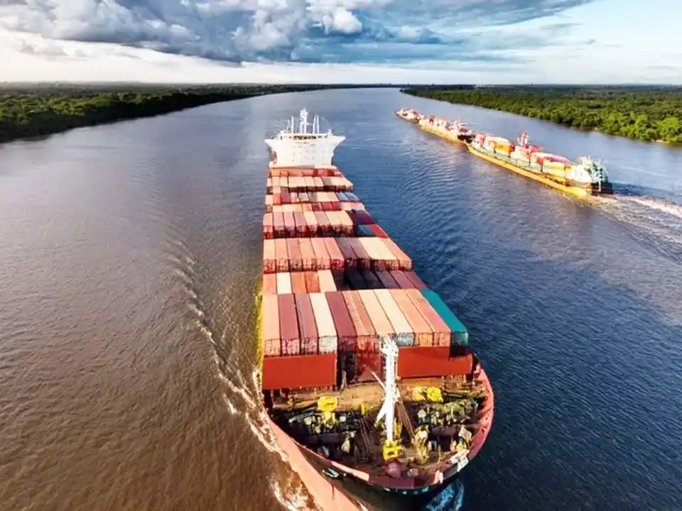 El Gobierno aprobó la primera etapa de la licitación de la Hidrovía y dos empresas siguen en carrera