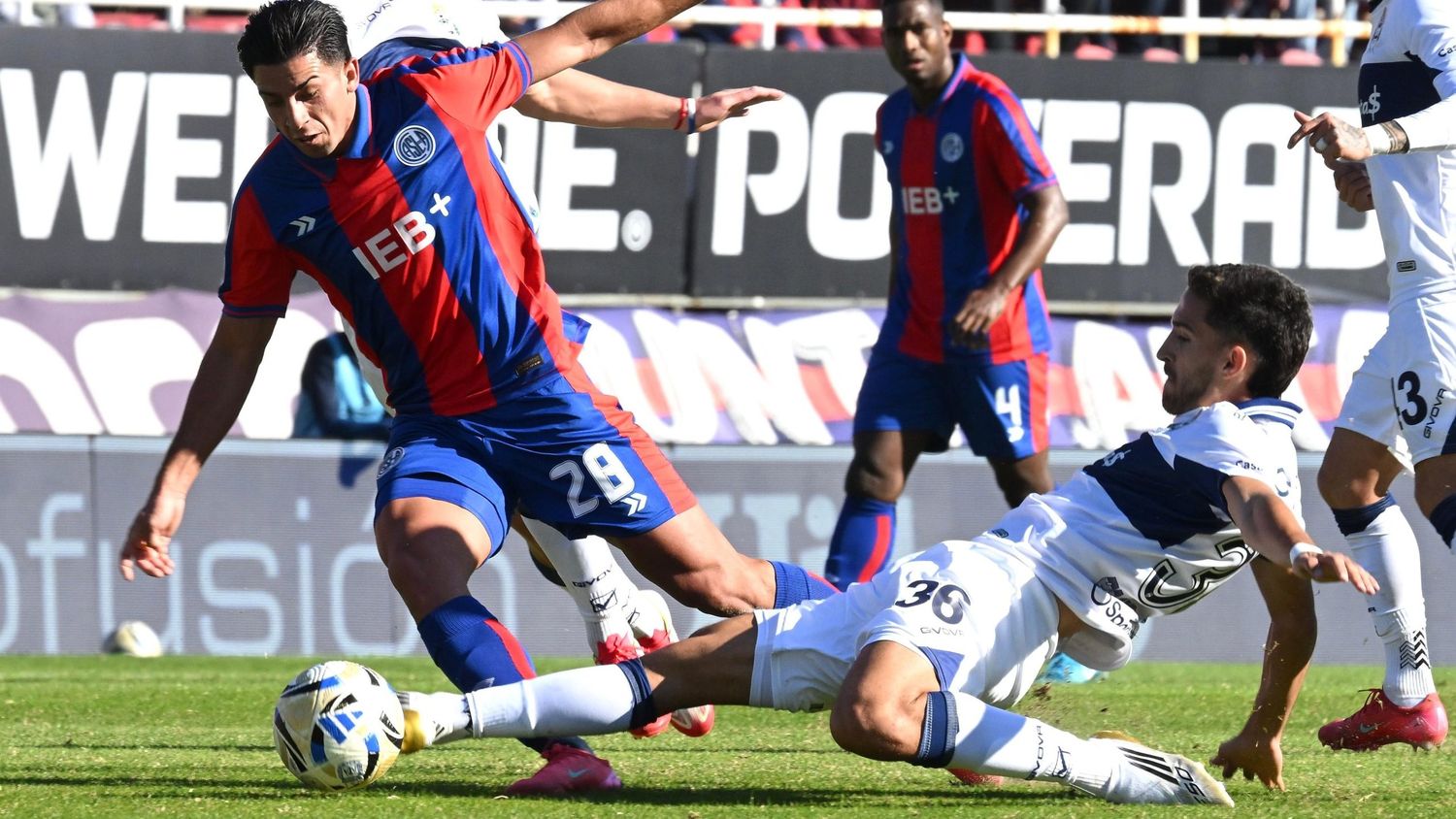 San Lorenzo y Vélez, en un duelo de campañas idénticas
