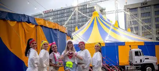 Una trapecista cae de cinco metros en plena función del Circo de México en el Ccct