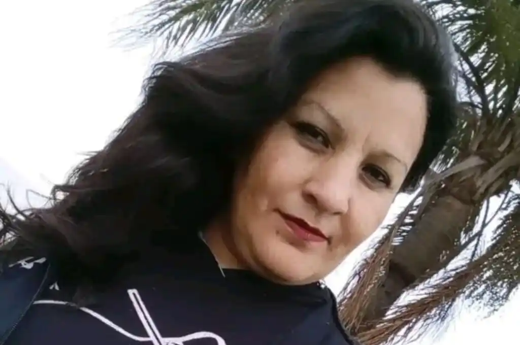 Carina Andrea Flores