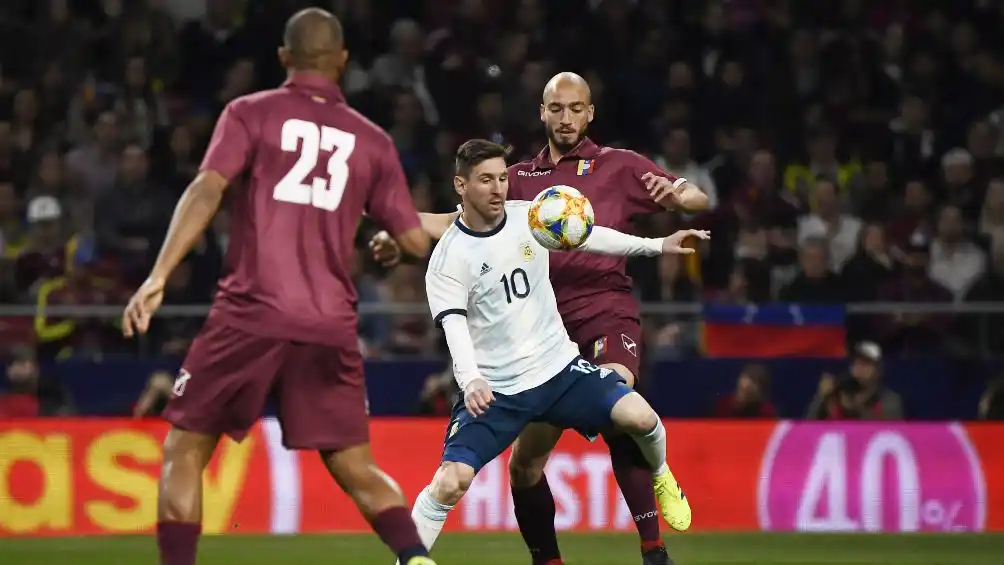 Scaloni y un “mimo” a Messi: “Fue el primero en tirar para adelante”