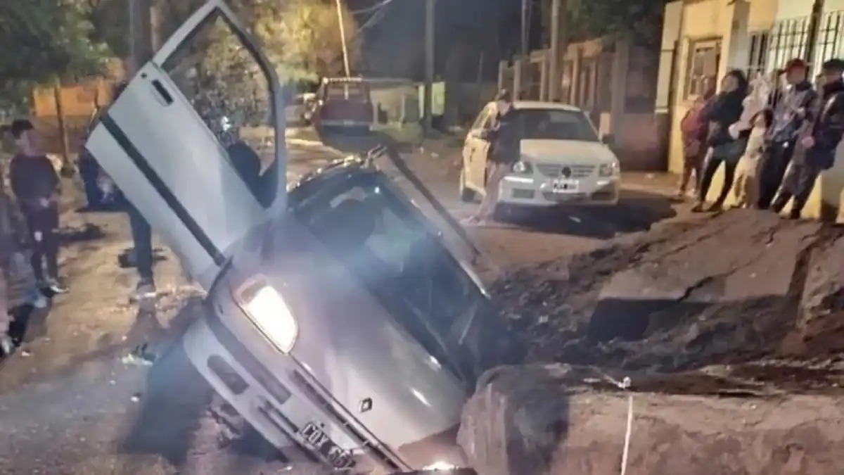 Paranaense circulaba junto su familia y cayeron en un profundo pozo
