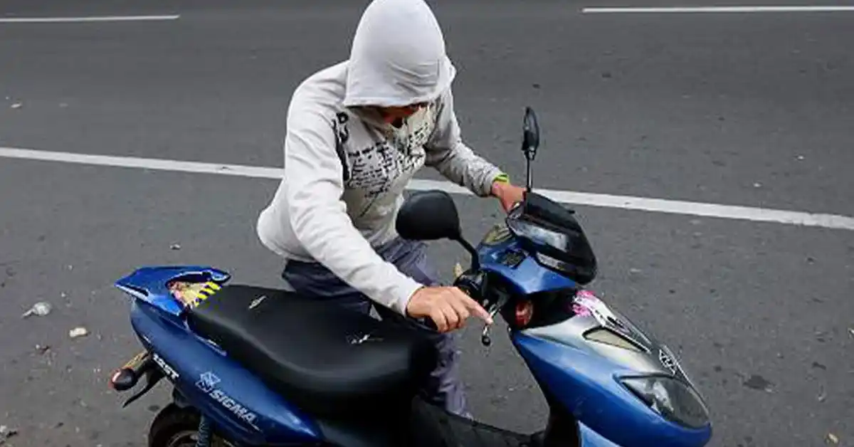 Intentó robar una moto y fue sorprendido por un vecino