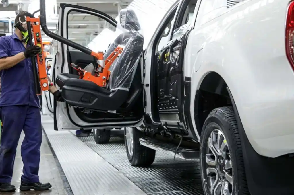 Según el INDEC, la actividad industrial creció 6,9% en junio y la construcción el 7,2%