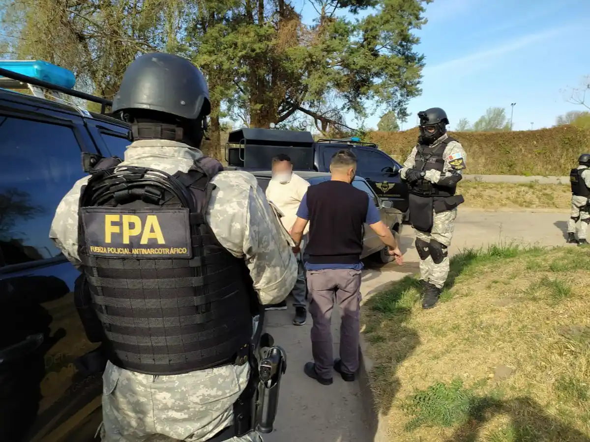 Detuvieron a dos personas que se hacían pasar por empleados de Anses para realizar estafas