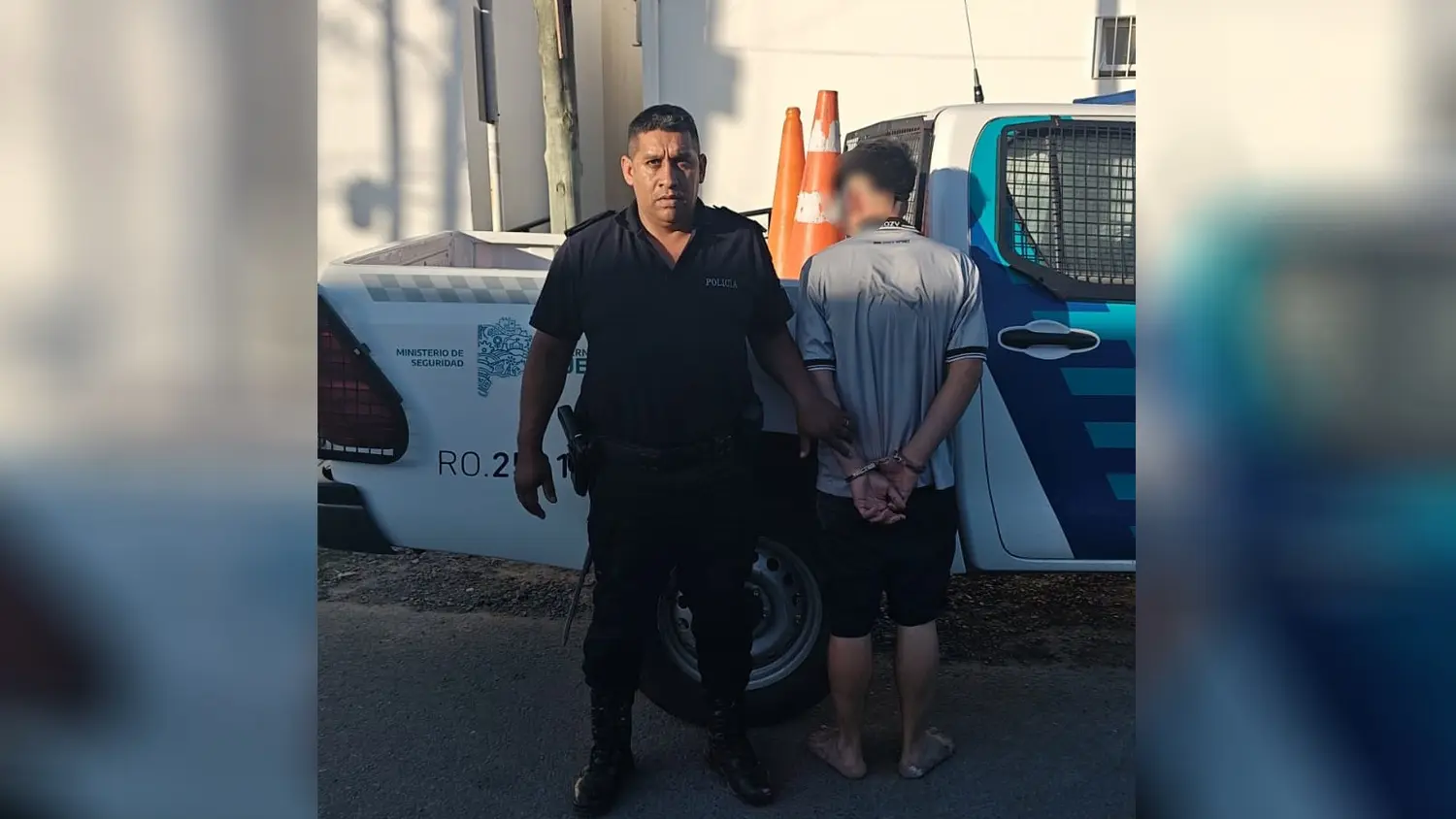 El joven escapó, pero tras resistirse a las autoridades fue aprehendido.