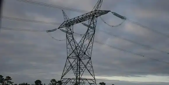 Manos libres: la Nación prorrogó la emergencia en servicios de luz y gas
