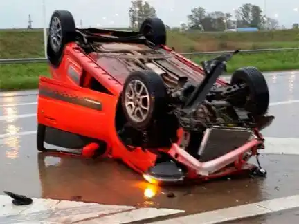 Un choque fatal y un vuelco se produjeron en la autovía 14