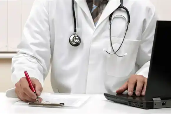 El gobierno provincial anticipa sanciones para médicos que cobren plus a afiliados de Iapos