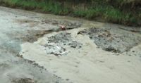 La lluvia tornó intransitable la calle Chapaleofú y los vecinos claman por el asfalto