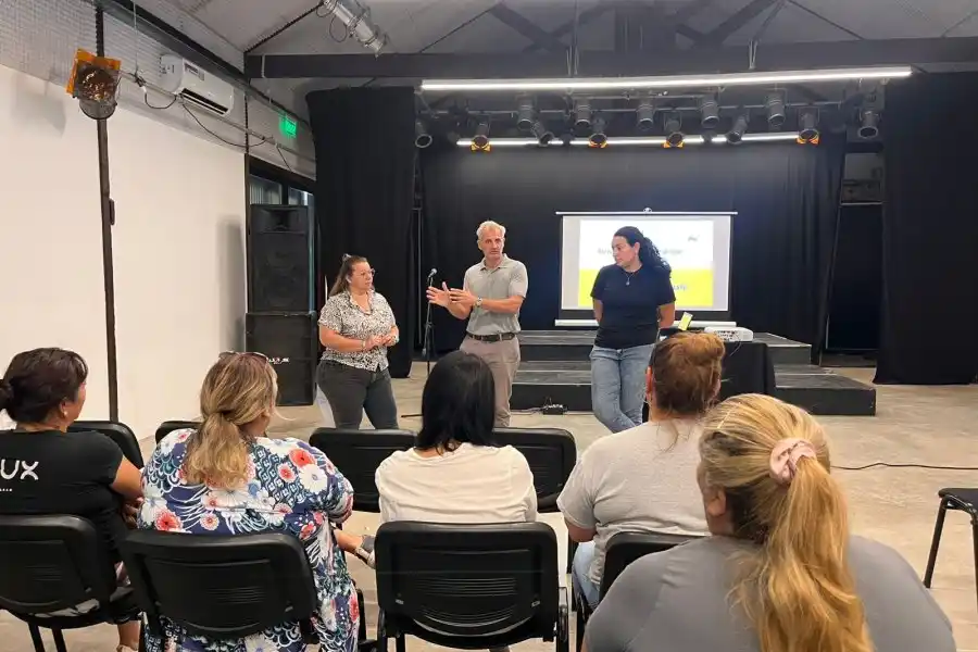 Capacitan equipos para concientizar y prevenir el dengue