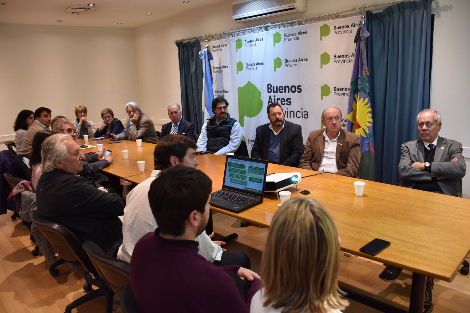 Presentan plataforma online para empresas alimentarias bonaerenses