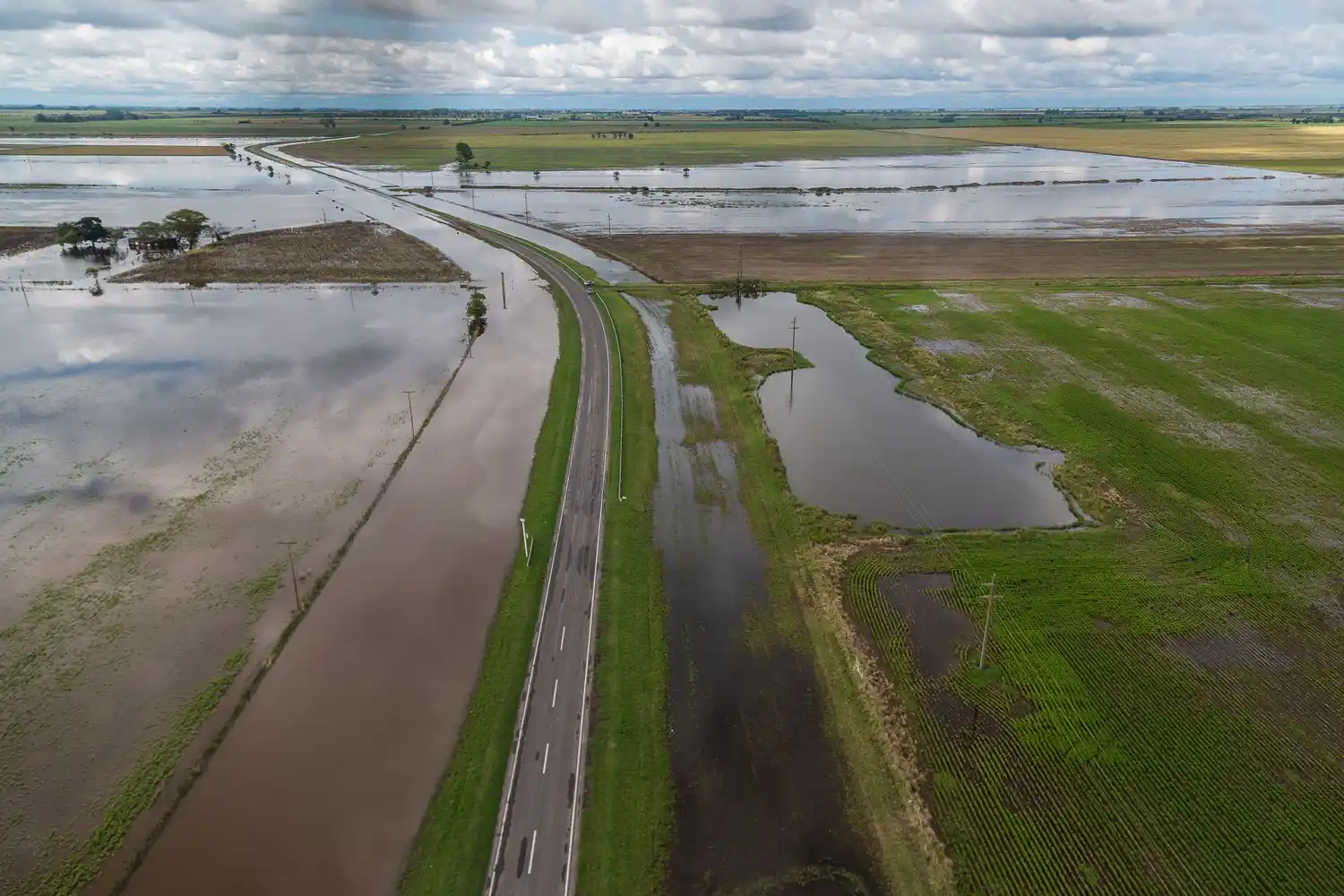 La lluvia no da tregua y bregan por soluciones definitivas