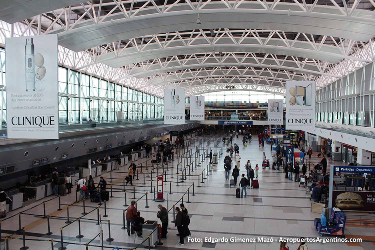 Tráfico de pasajeros en aeropuertos de AA2000 creció 5,4% en 2014