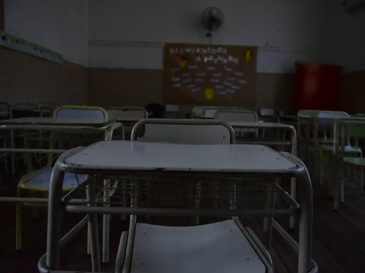 “Clases por whatsapp”: los docentes  mandan tareas y consignas por celular
