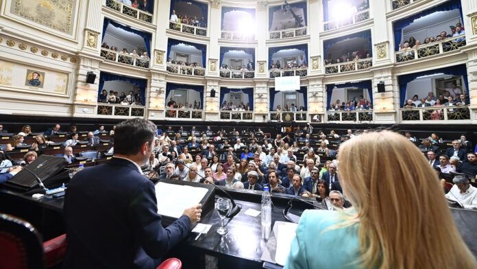 El proyecto, que ya cuenta con media sanción del Senado, propone modificar el artículo 13 bis de la Ley 5109 para permitir la reelección sin límite de mandatos.