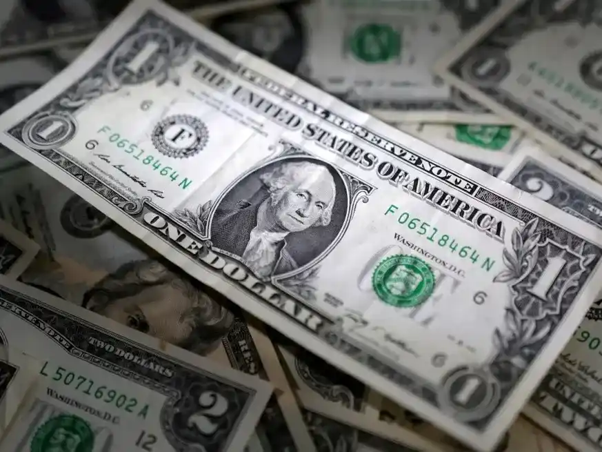 En los bancos se mantuvieron spreads amplios y leves bajas.