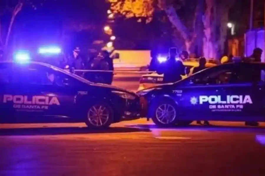 Sigue la violencia en Rosario: atacaron a balazos un remis y asesinaron al pasajero